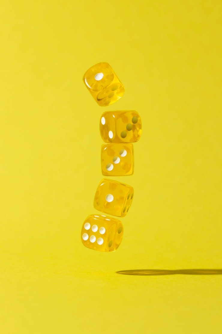 Live Sic Bo table with dealer and dice Live Sic Bo table with dealer and dice